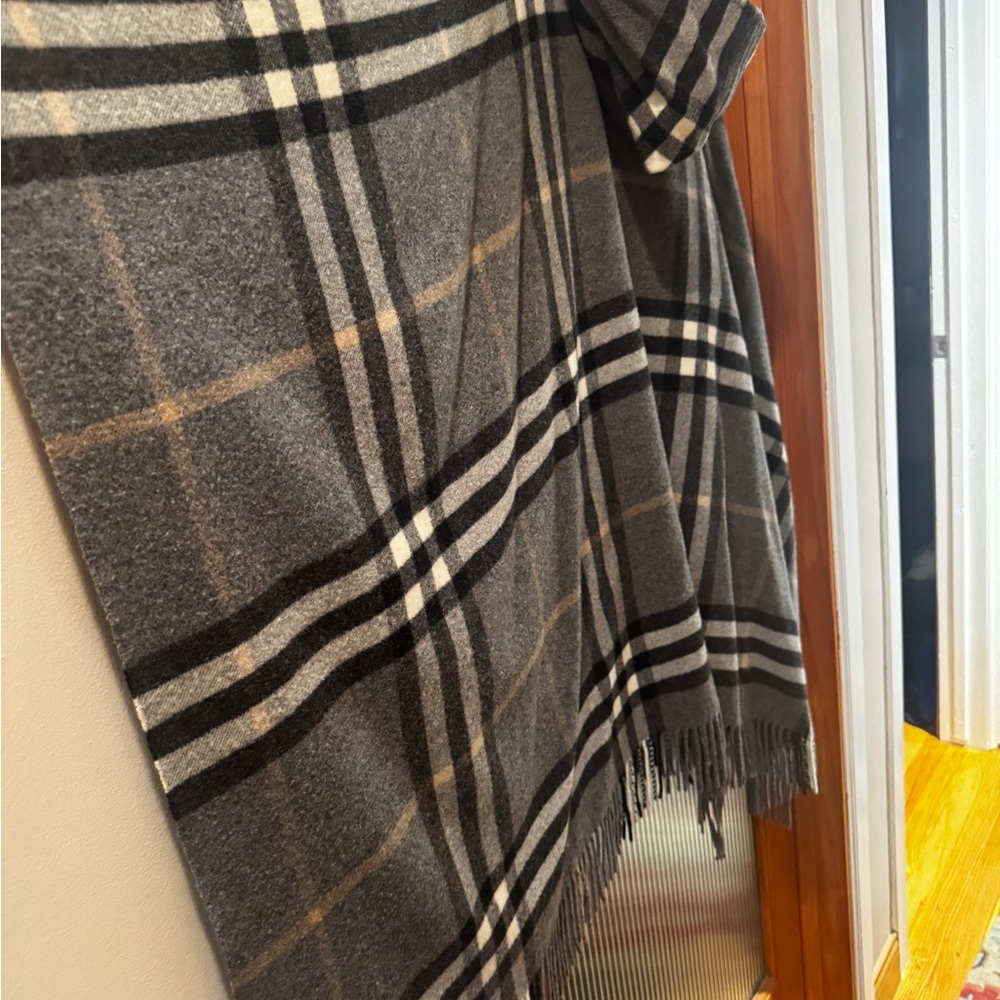 Burberry Gray Plaid Cape - Picture 6 of 8